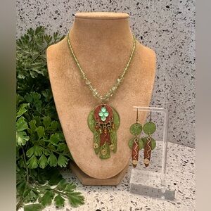Green and copper color metal necklace set